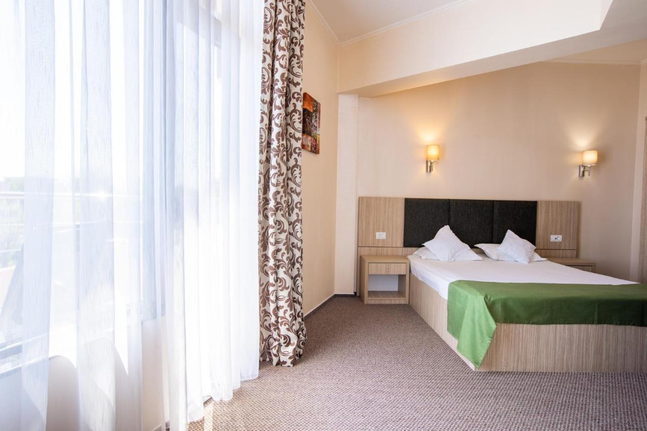 Hotel Bueno Мамая Екстериор снимка