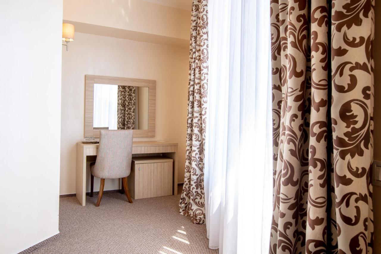 Hotel Bueno Мамая Екстериор снимка