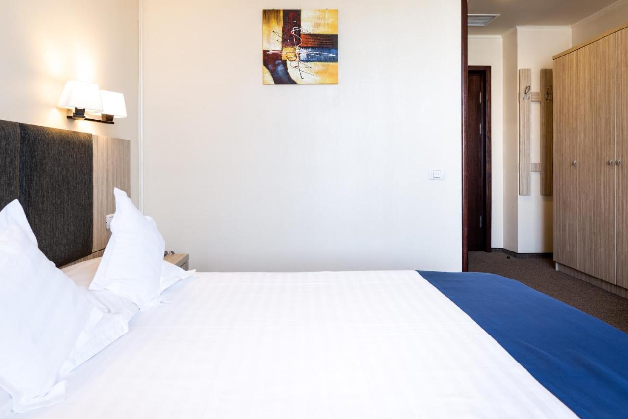 Hotel Bueno Мамая Екстериор снимка